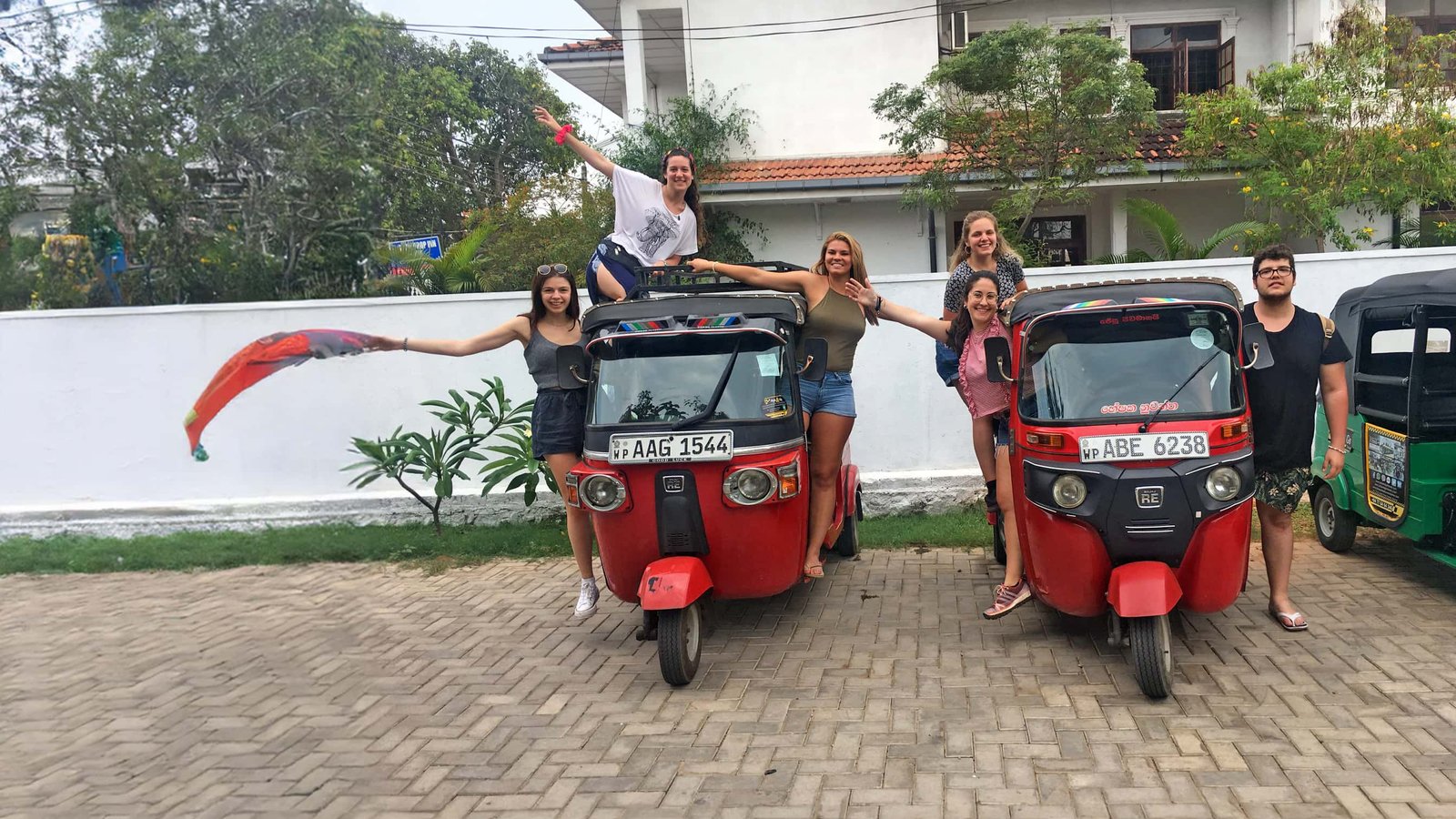 rent a tuk tuk sri lanka price